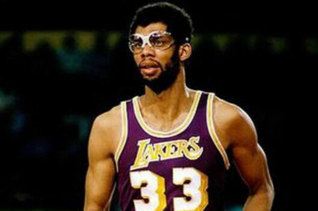 三条线索展 三条线索展